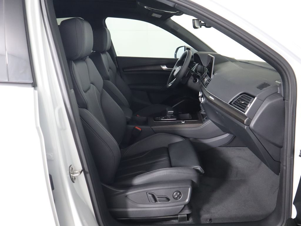 Used 2025 Audi Q5 e Premium Plus w/ Premium Plus Package image 22