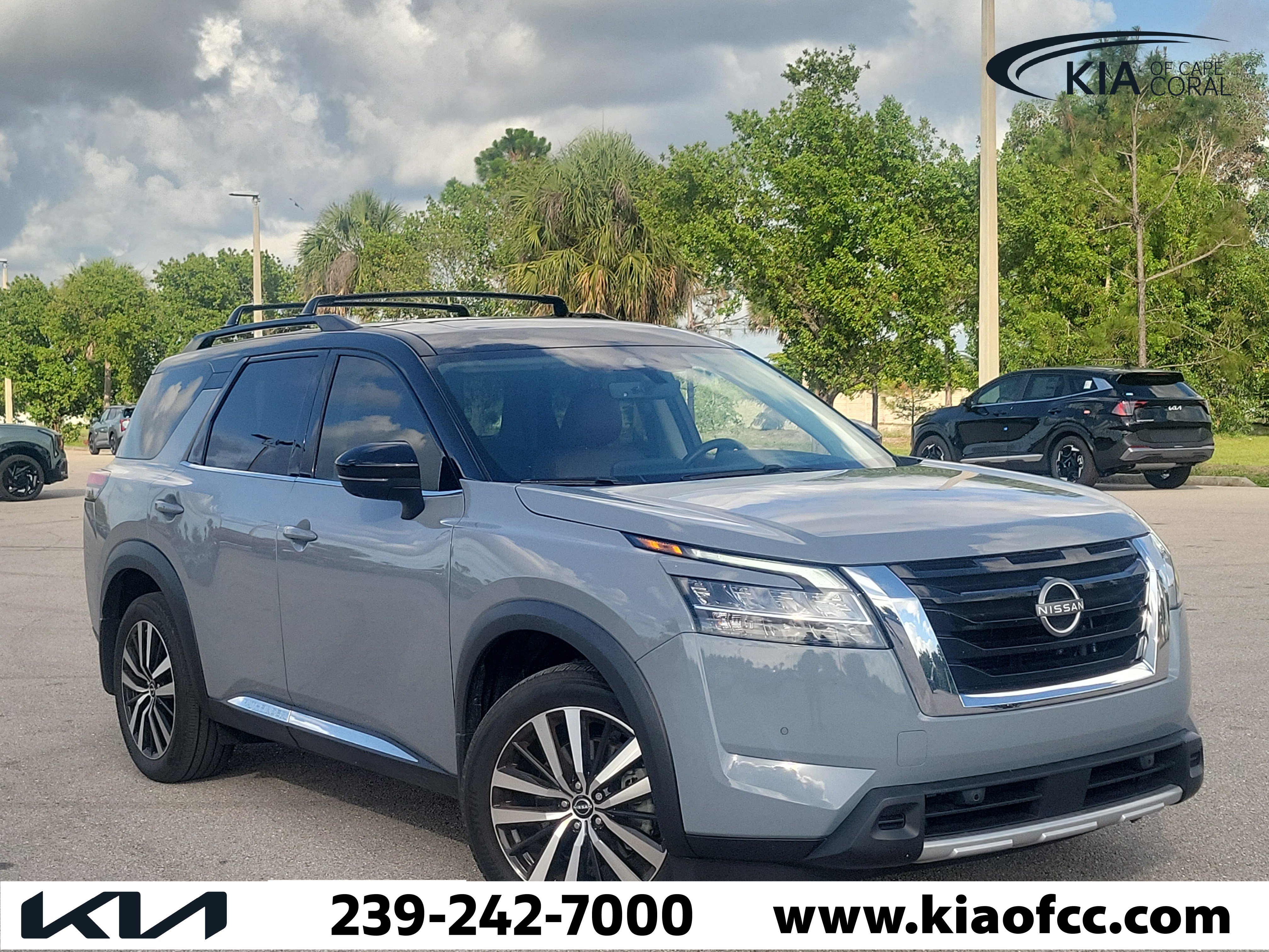 Used 2024 Nissan Pathfinder Platinum FWD image 1