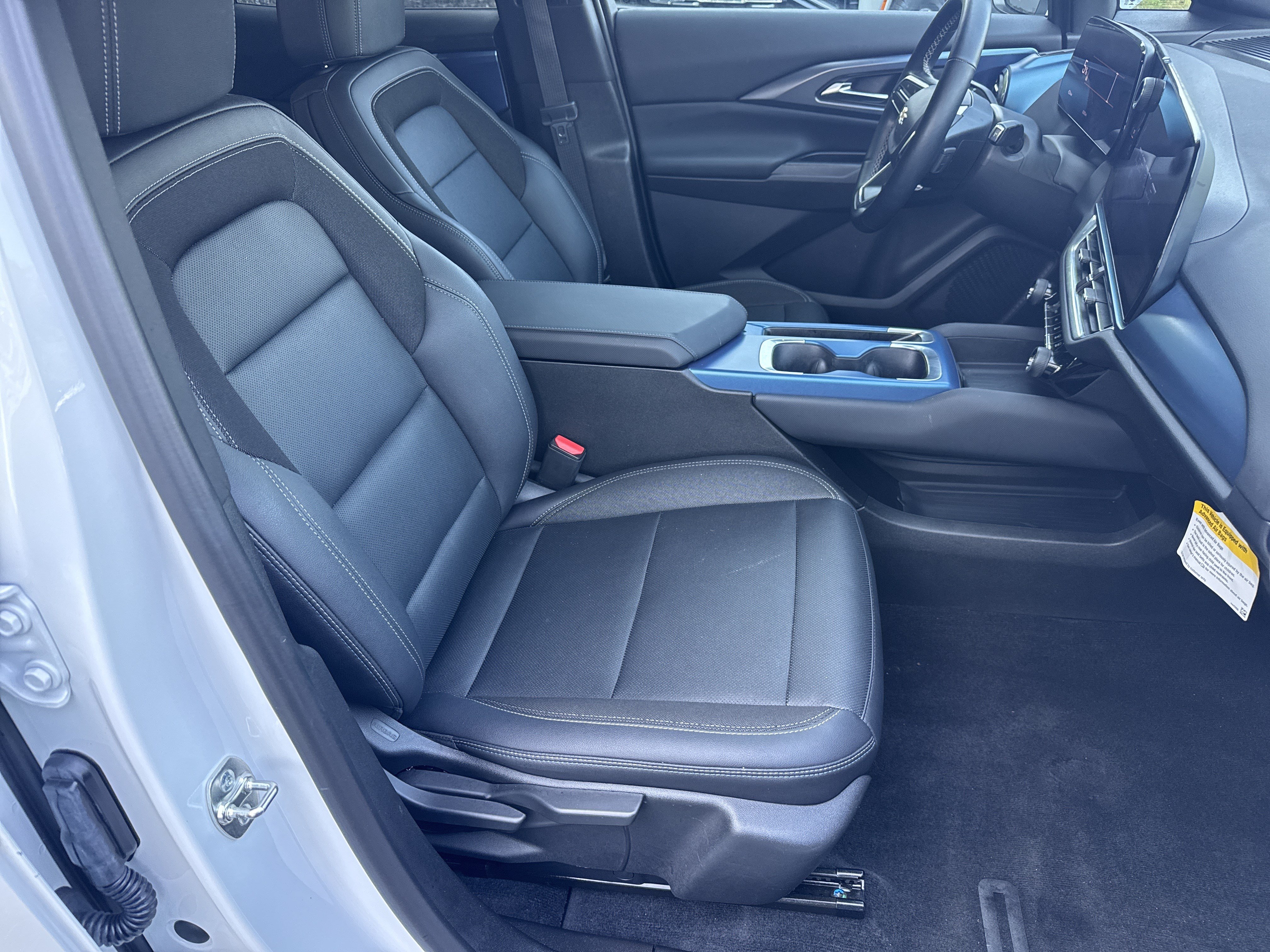 Certified 2024 Chevrolet Equinox EV LT FWD image 13