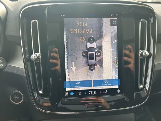 Certified 2025 Volvo XC40 B5 Plus AWD/4WD image 24