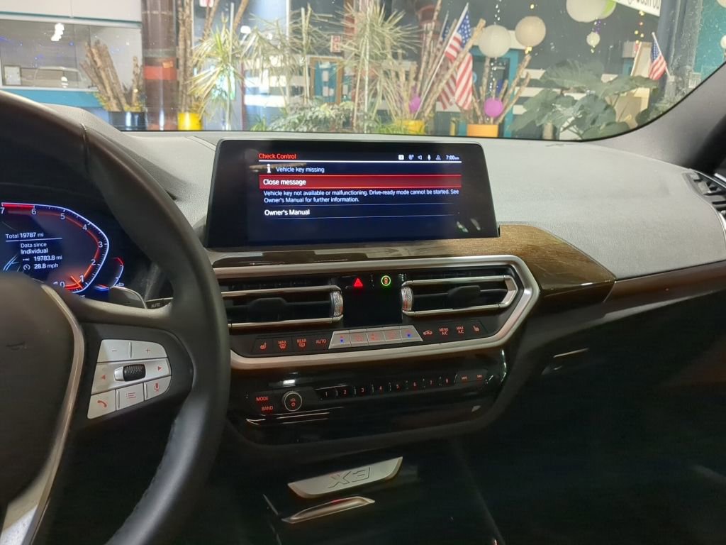 Used 2023 BMW X3 xDrive30i AWD/4WD image 12