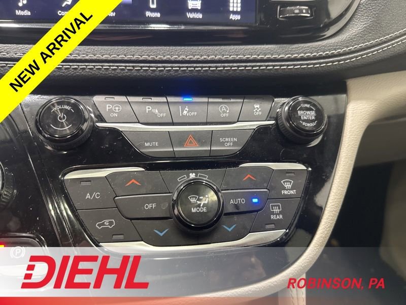 Used 2023 Chrysler Pacifica Limited w/ Uconnect Theater Family Group image 36