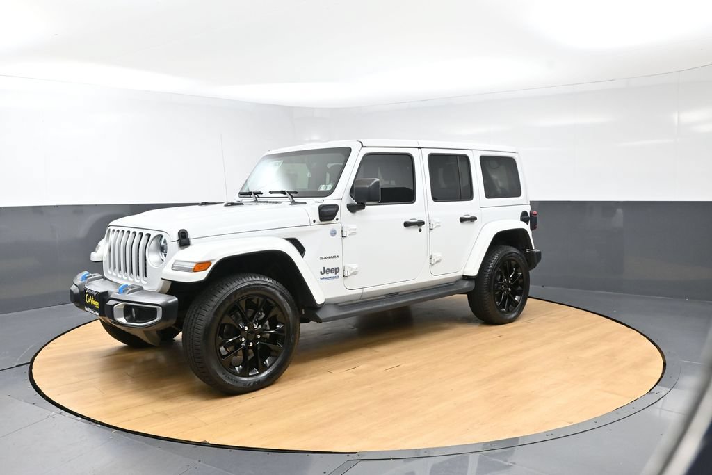Used 2022 Jeep Wrangler Unlimited Sahara w/ Cold Weather Group AWD/4WD image 3