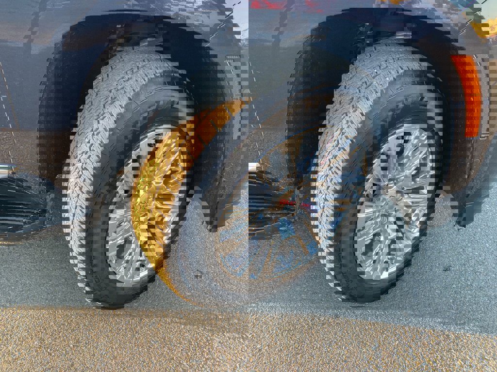 Used 2025 GMC Yukon Denali image 2