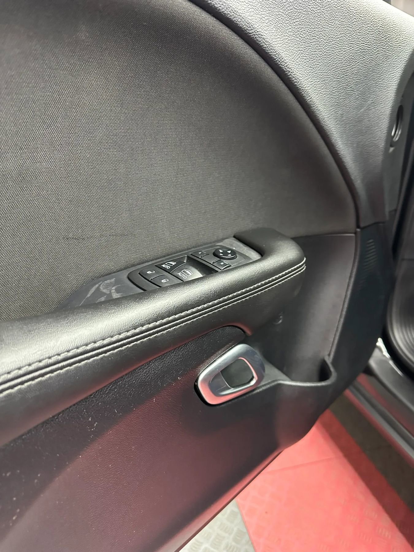 Used 2018 Dodge Challenger SXT RWD image 10