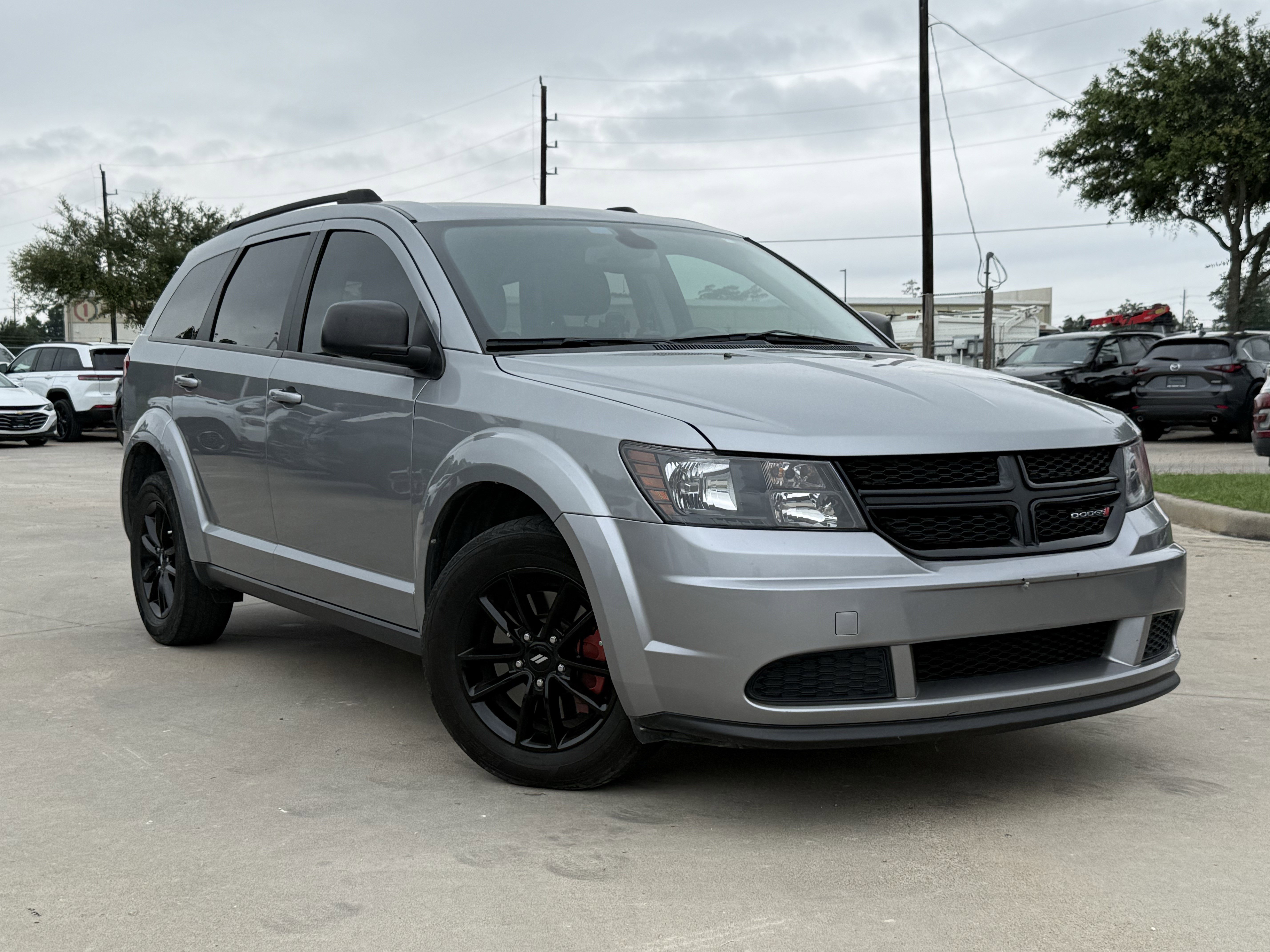 Used 2020 Dodge Journey SE w/ SE Popular Equipment Group FWD image 2