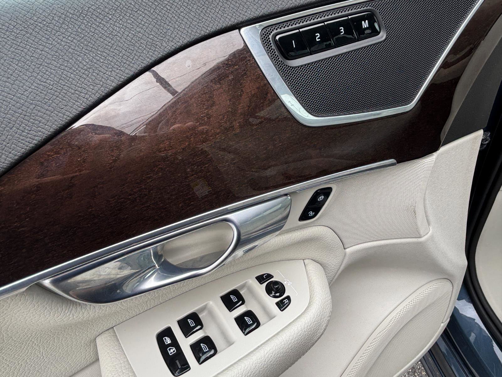 Used 2019 Volvo XC90 T6 Momentum w/ Advanced Package image 13