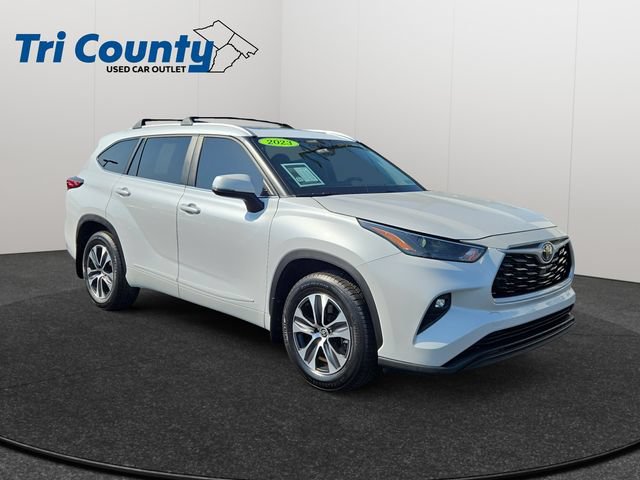 Used 2023 Toyota Highlander XLE FWD video 1