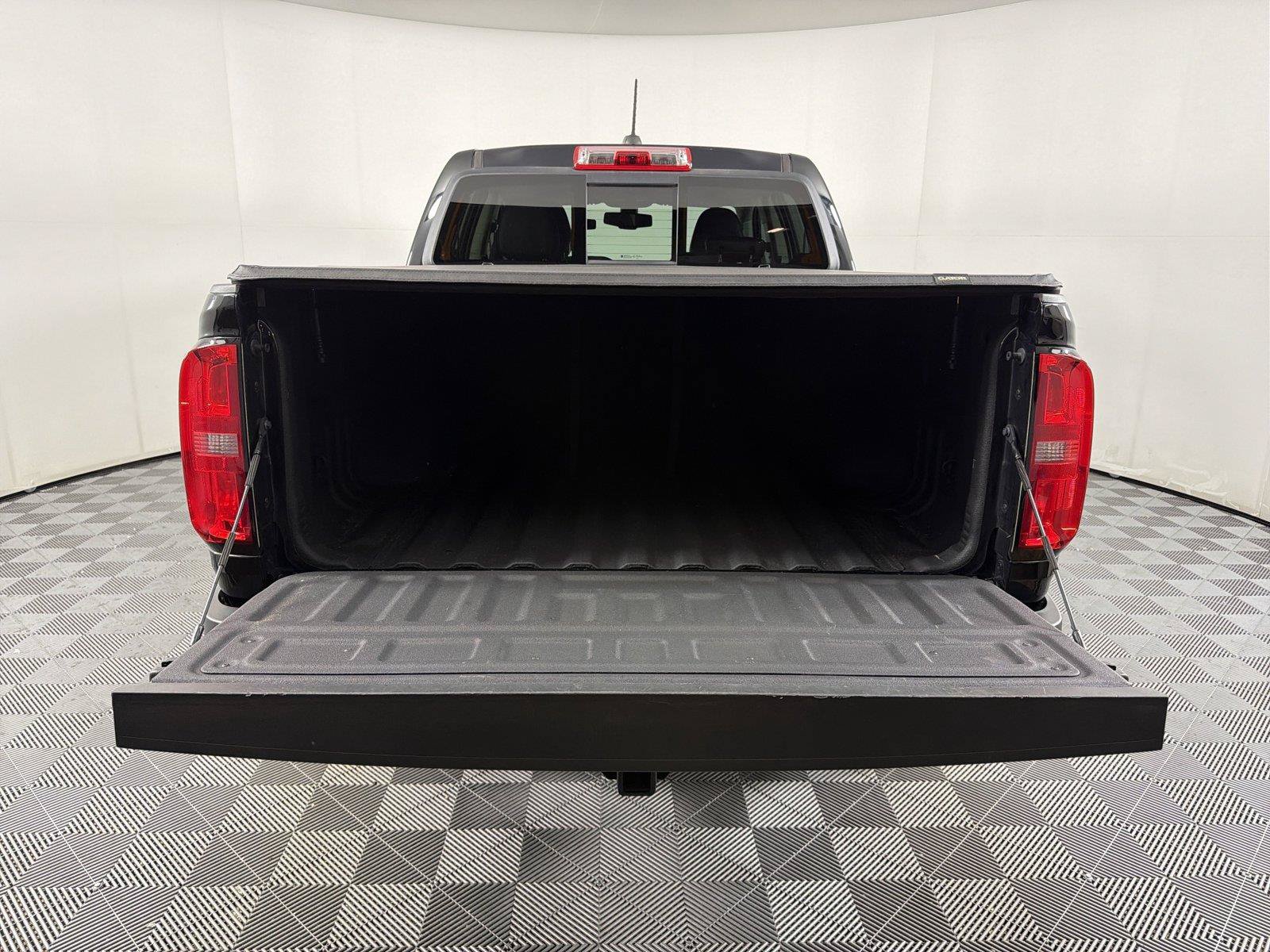 Certified 2022 Chevrolet Colorado ZR2 w/ ZR2 Midnight Special Edition AWD/4WD image 16