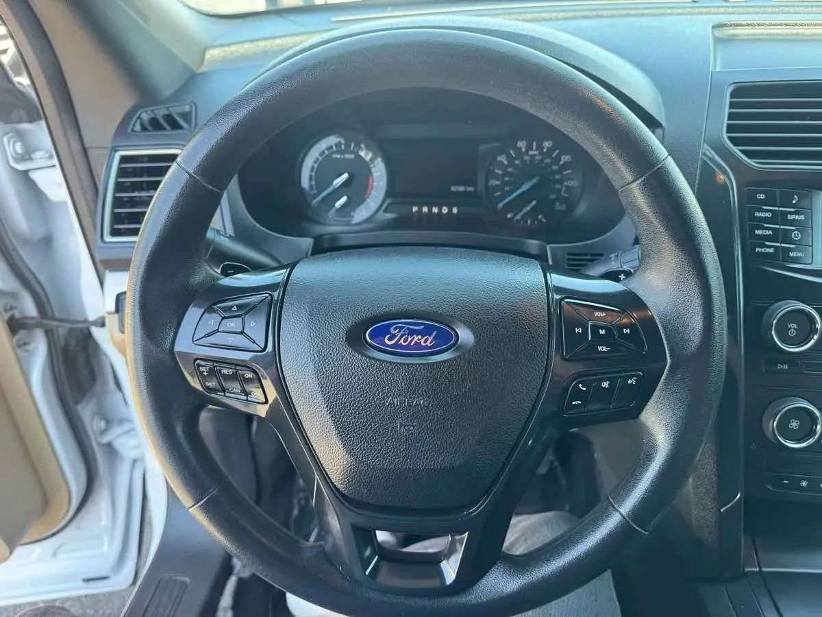 Used 2017 Ford Explorer FWD image 18