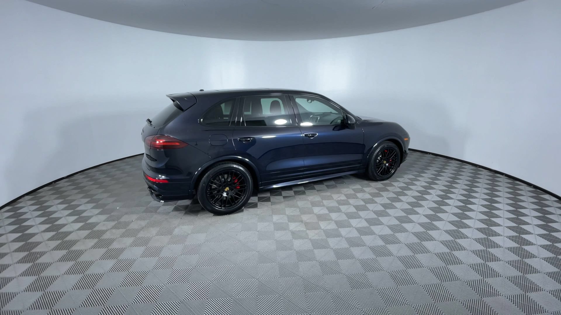 Used 2016 Porsche Cayenne GTS AWD/4WD image 9