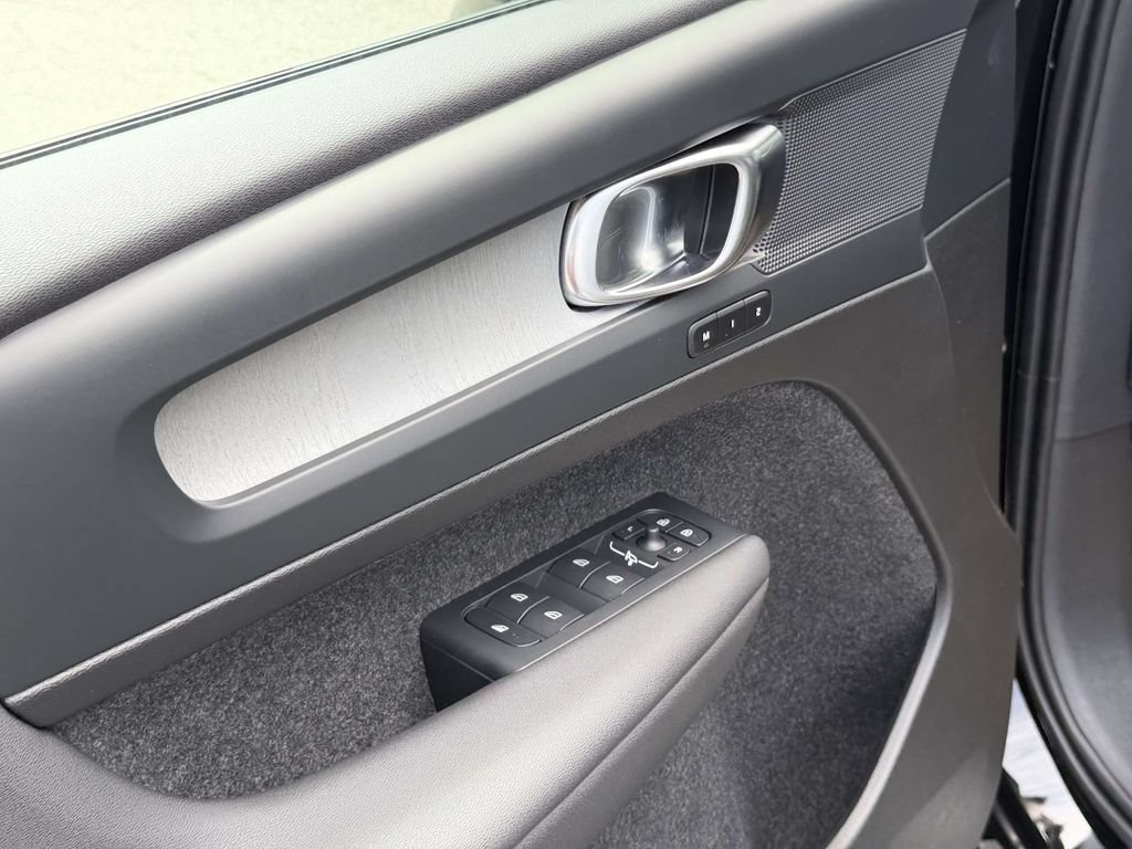 New 2026 Volvo XC40 B4 Core w/ Protection Package FWD image 17