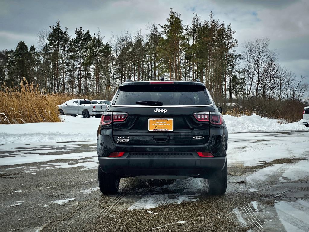 Used 2024 Jeep Compass Latitude image 4