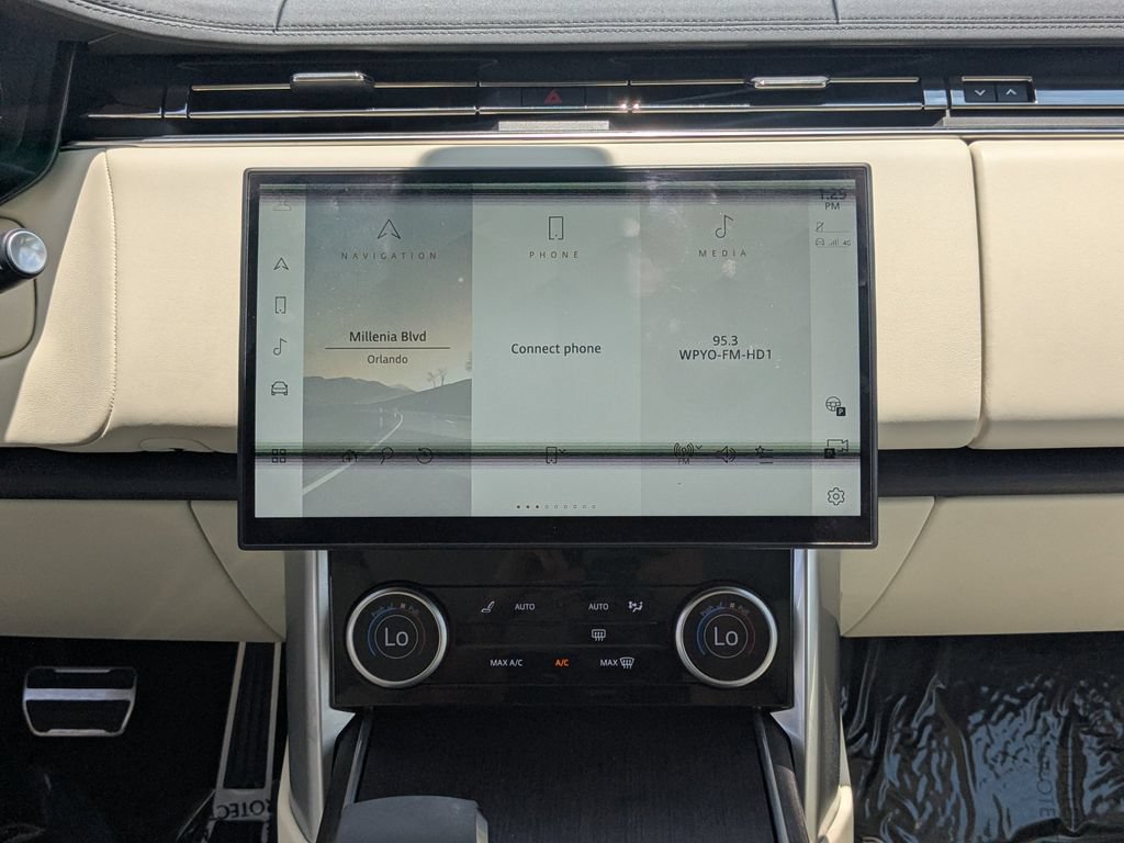 Used 2023 Land Rover Range Rover SE AWD/4WD image 5