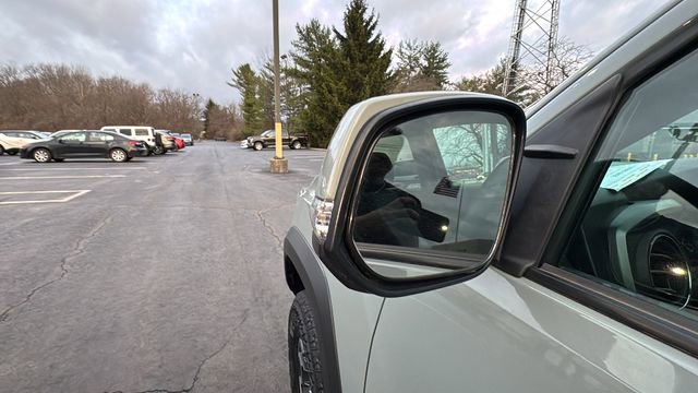 Used 2022 Toyota Tacoma TRD Off-Road image 41