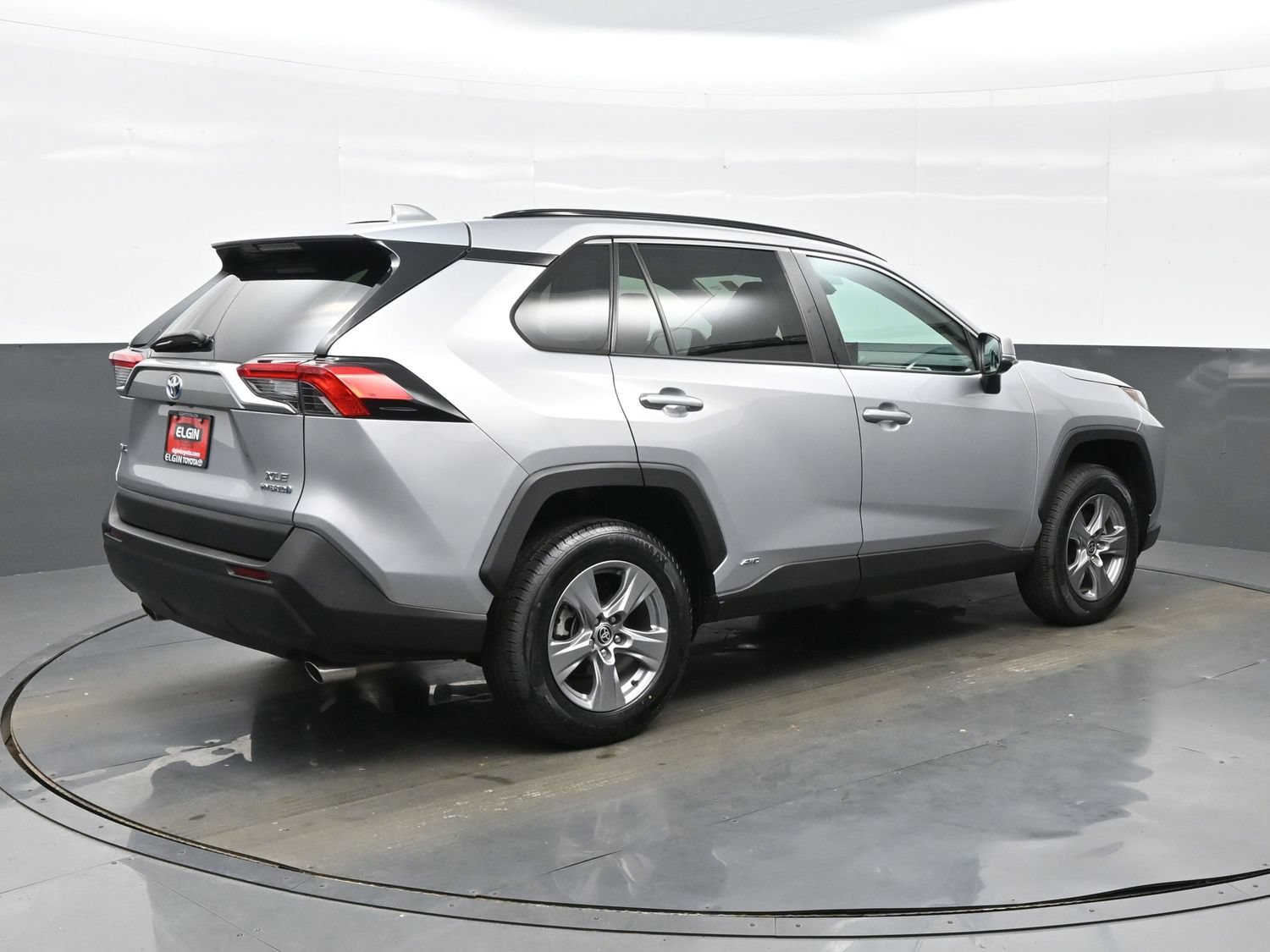 Used 2022 Toyota RAV4 XLE w/ Convenience Package AWD/4WD image 6
