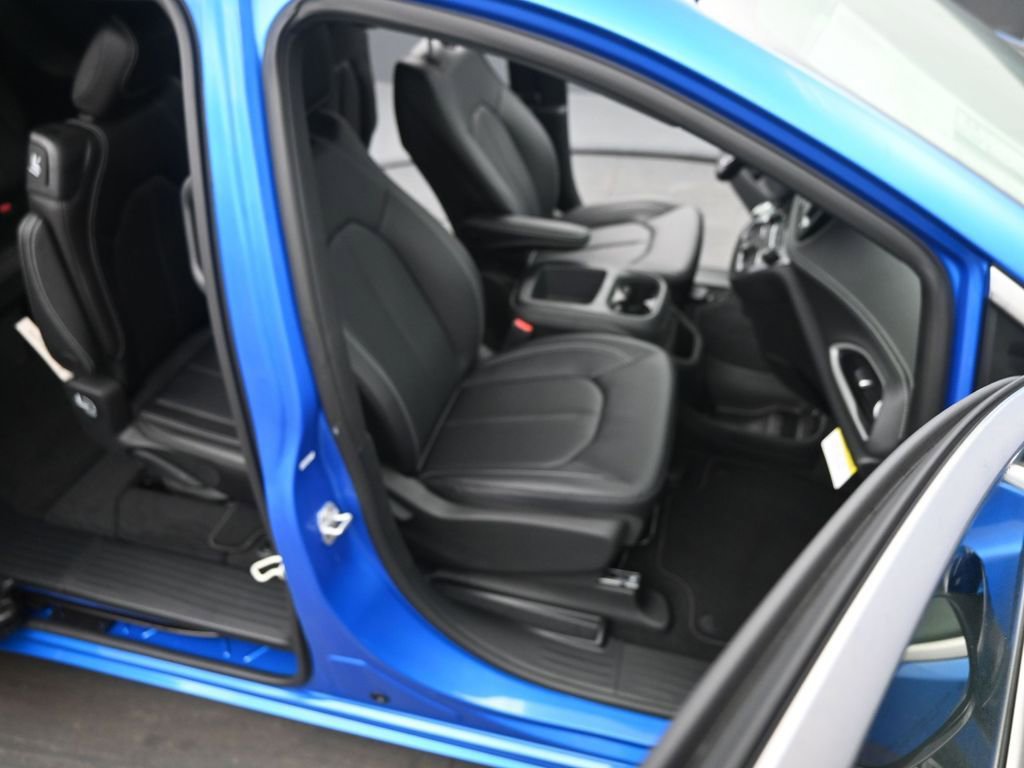 New 2026 Chrysler Pacifica Select image 19