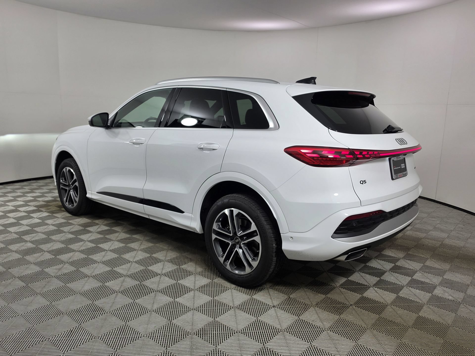 Used 2025 Audi Q5 Premium w/ Convenience Package AWD/4WD image 38