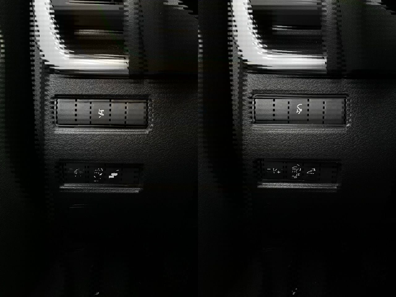 Used 2025 Nissan Rogue SV image 22