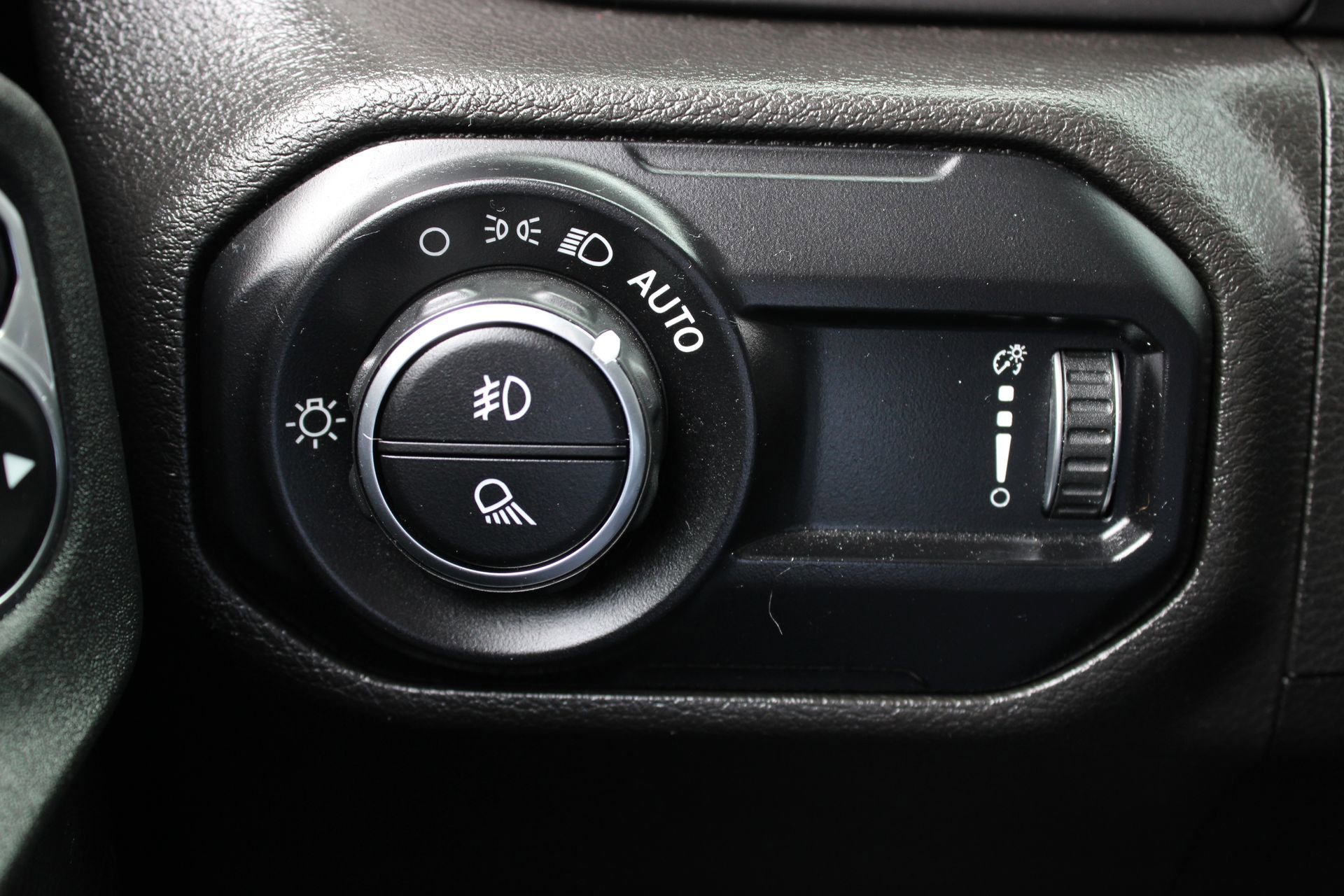 Used 2023 Jeep Gladiator Sport image 20