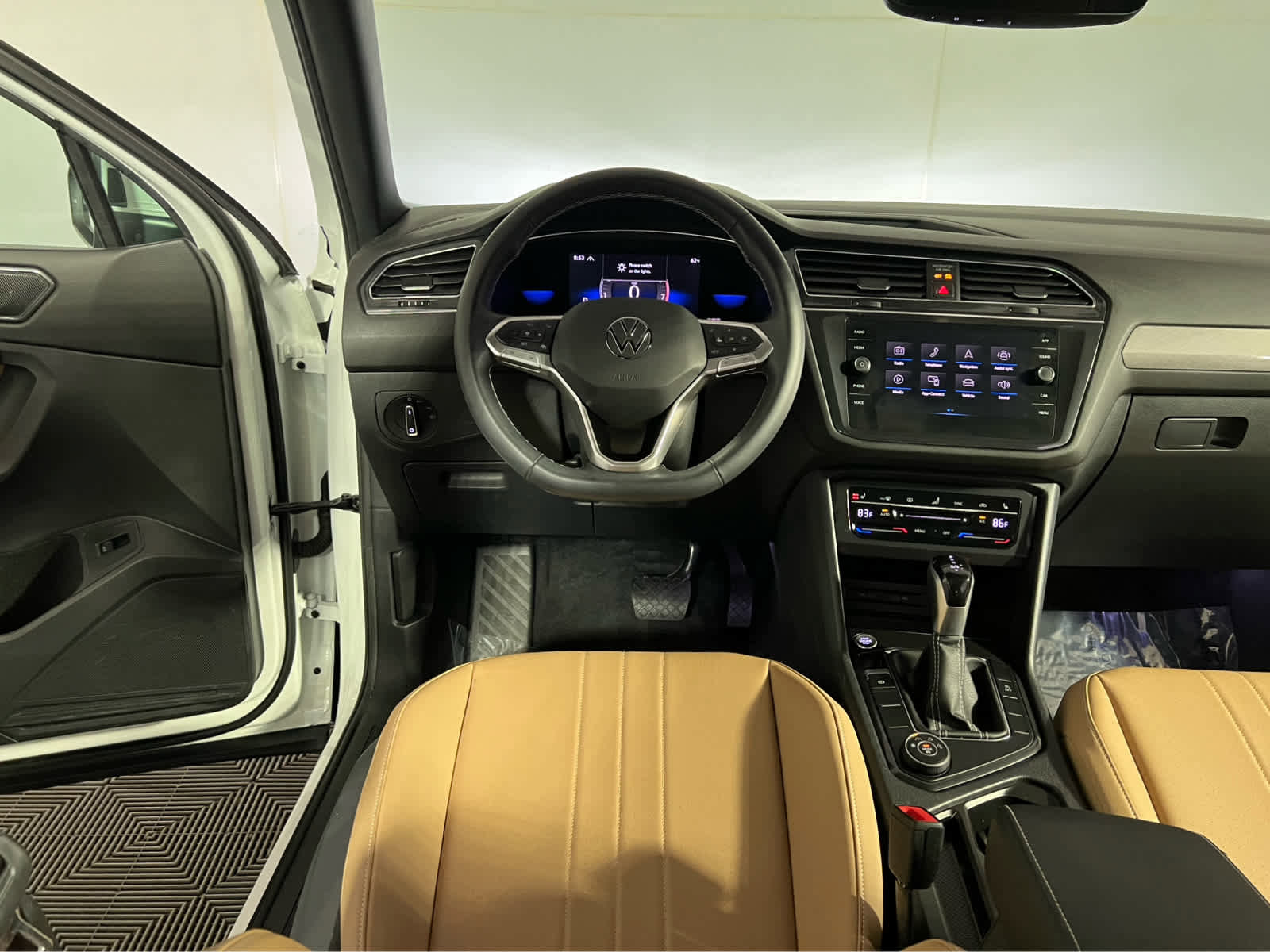 Used 2022 Volkswagen Tiguan SE w/ Panoramic Sunroof Package image 13