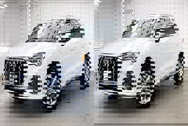 Used 2020 Audi Q3 2.0T Prestige AWD/4WD image 2