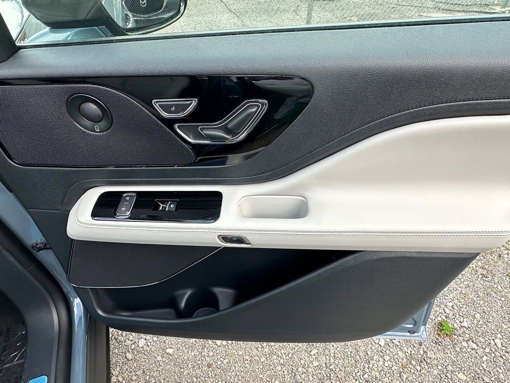 New 2026 Lincoln Aviator AWD image 25