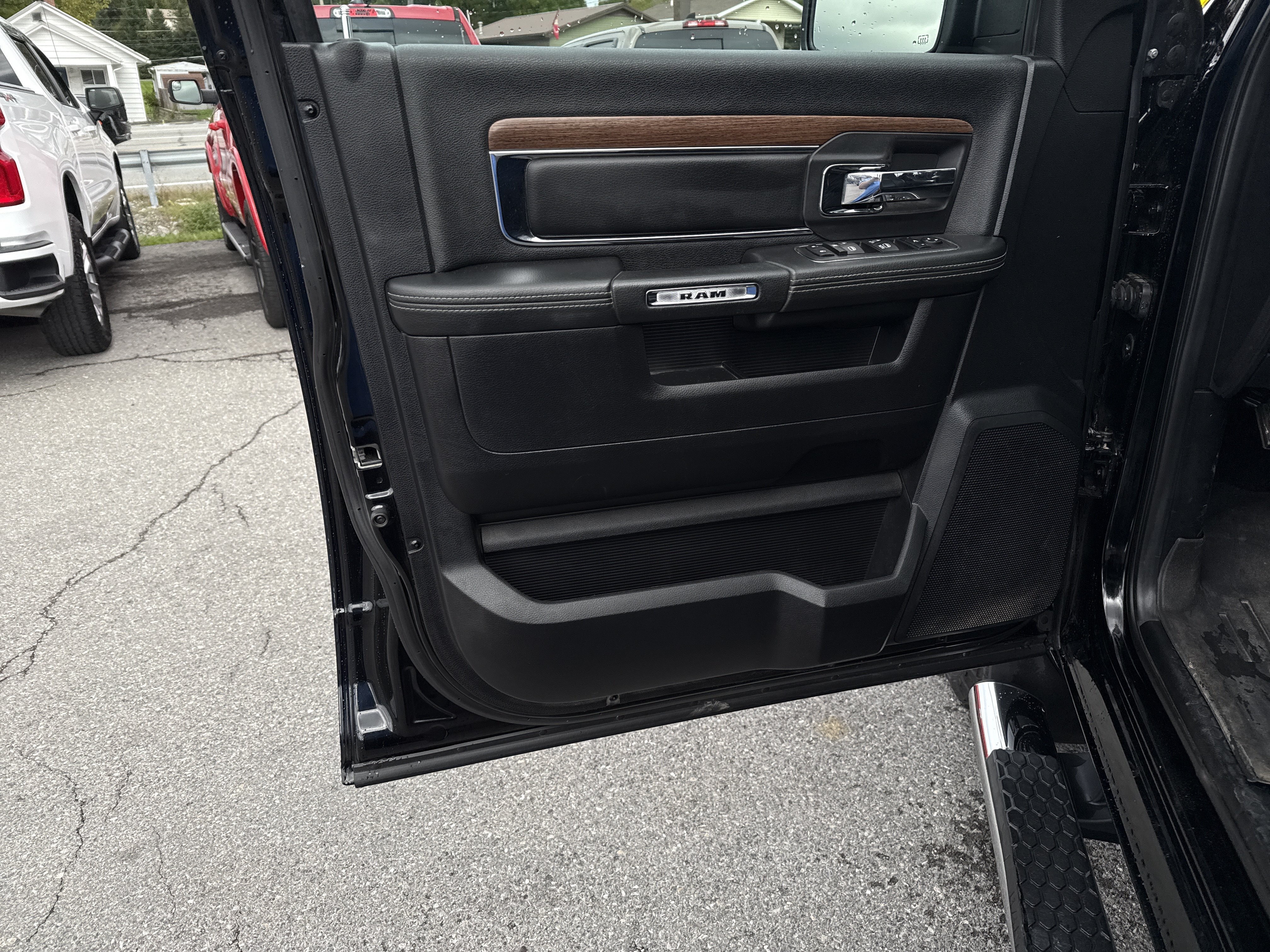 Used 2014 RAM 1500 Laramie AWD/4WD image 16