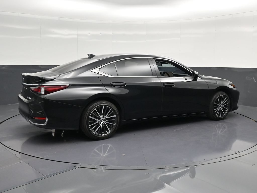 Used 2025 Lexus ES 300h w/ Premium Package FWD image 3