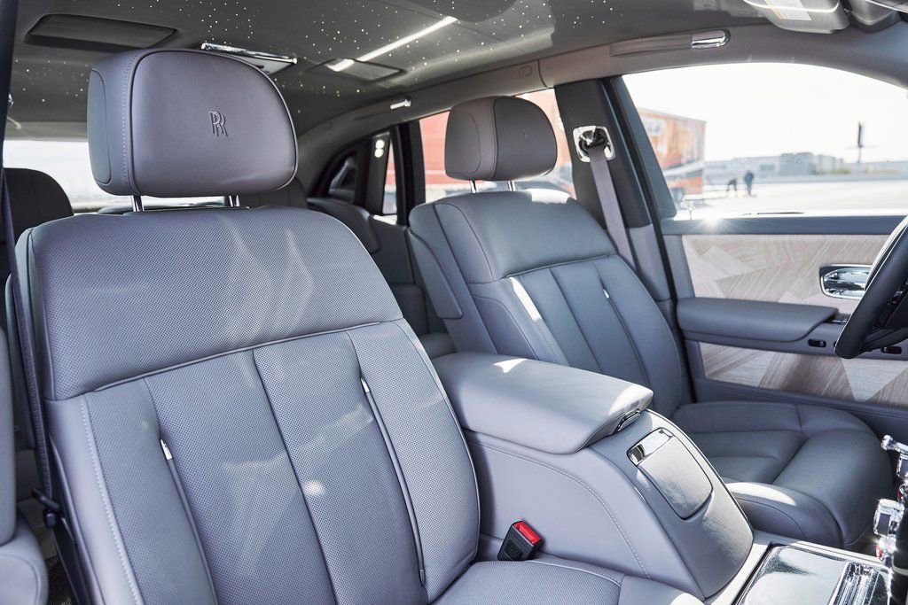 Used 2025 Rolls-Royce Phantom Sedan RWD image 49