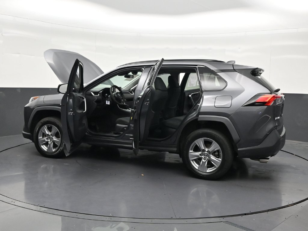 Used 2022 Toyota RAV4 LE AWD/4WD image 34