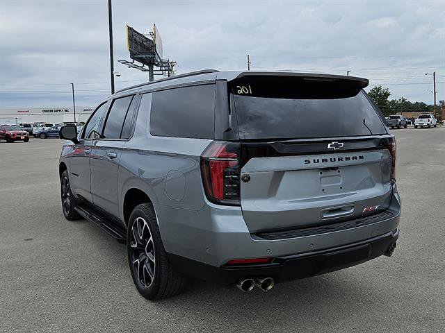 Used 2025 Chevrolet Suburban RST AWD/4WD image 3