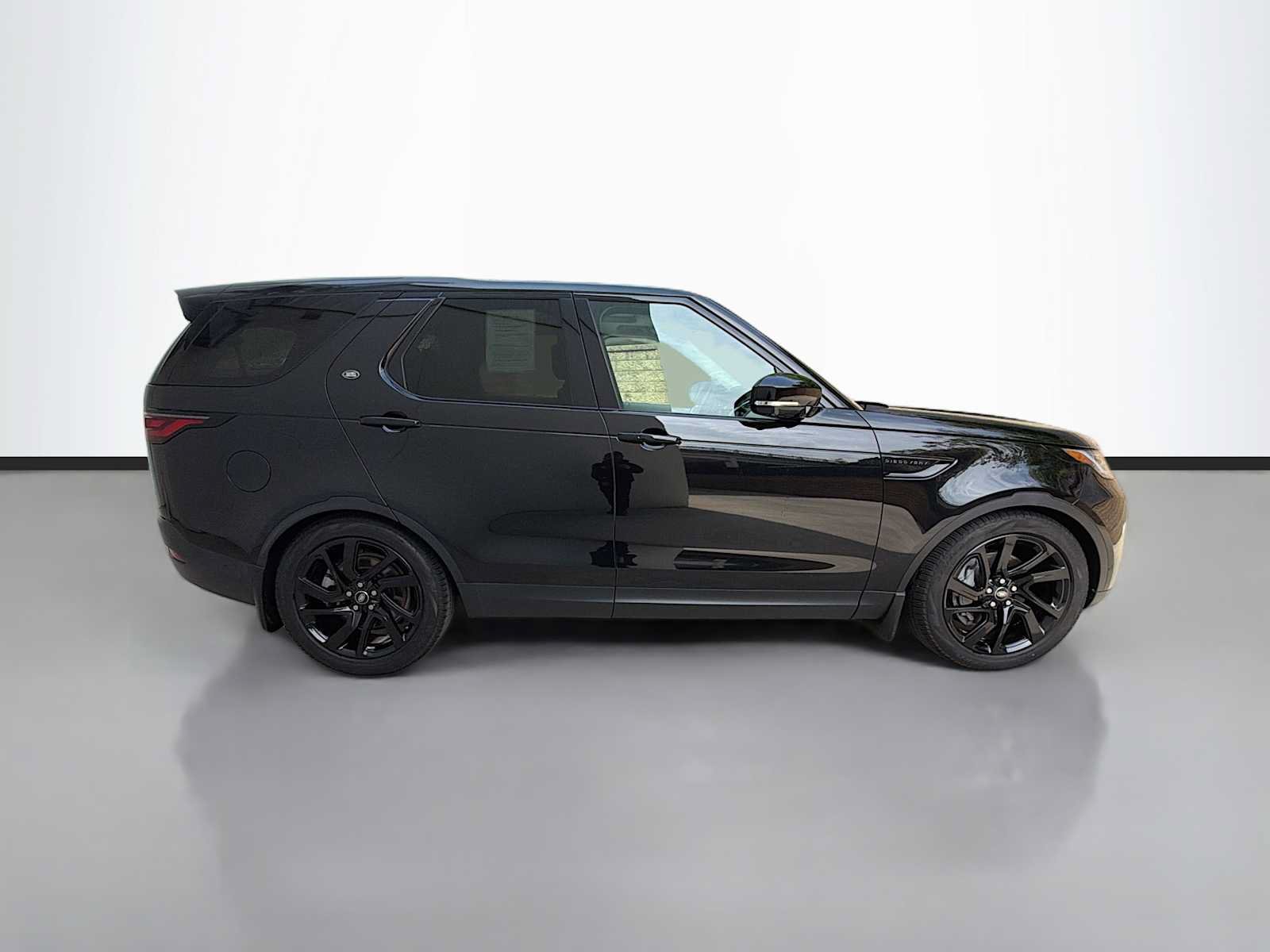 Certified 2025 Land Rover Discovery S AWD/4WD image 7