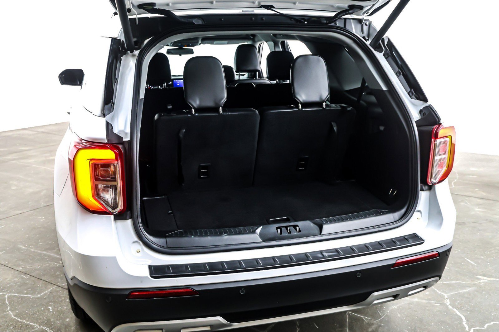 Used 2023 Ford Explorer XLT w/ Equipment Group 202A image 22