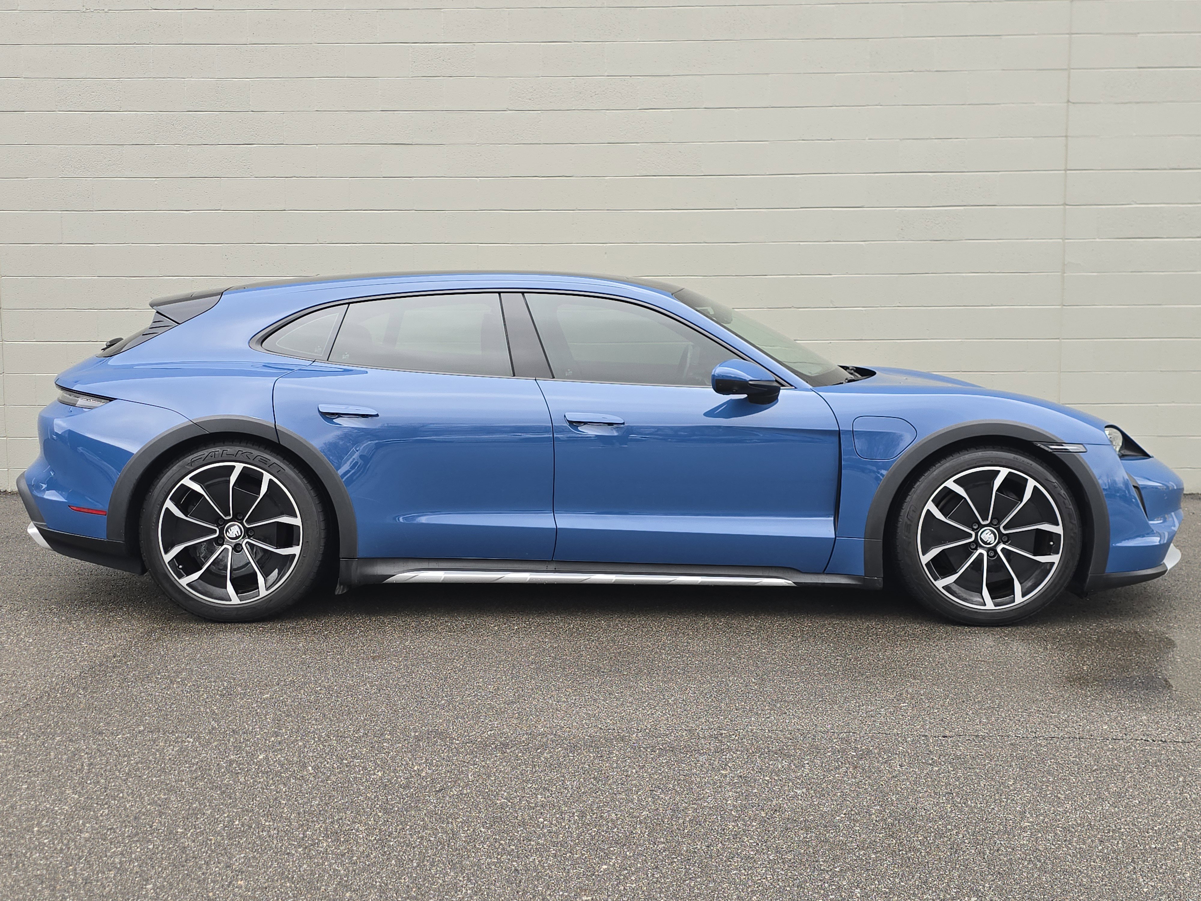 Certified 2021 Porsche Taycan 4 Cross Turismo image 10