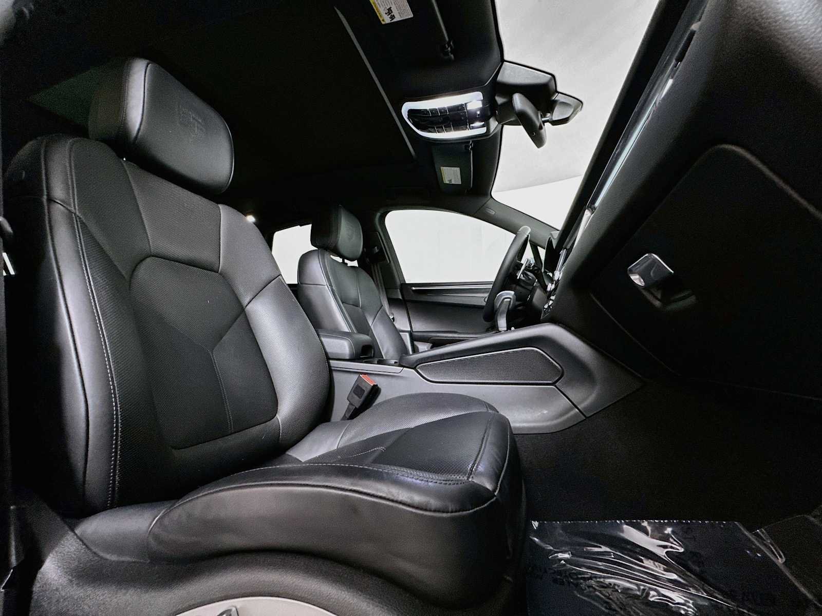 Certified 2023 Porsche Macan AWD/4WD image 29