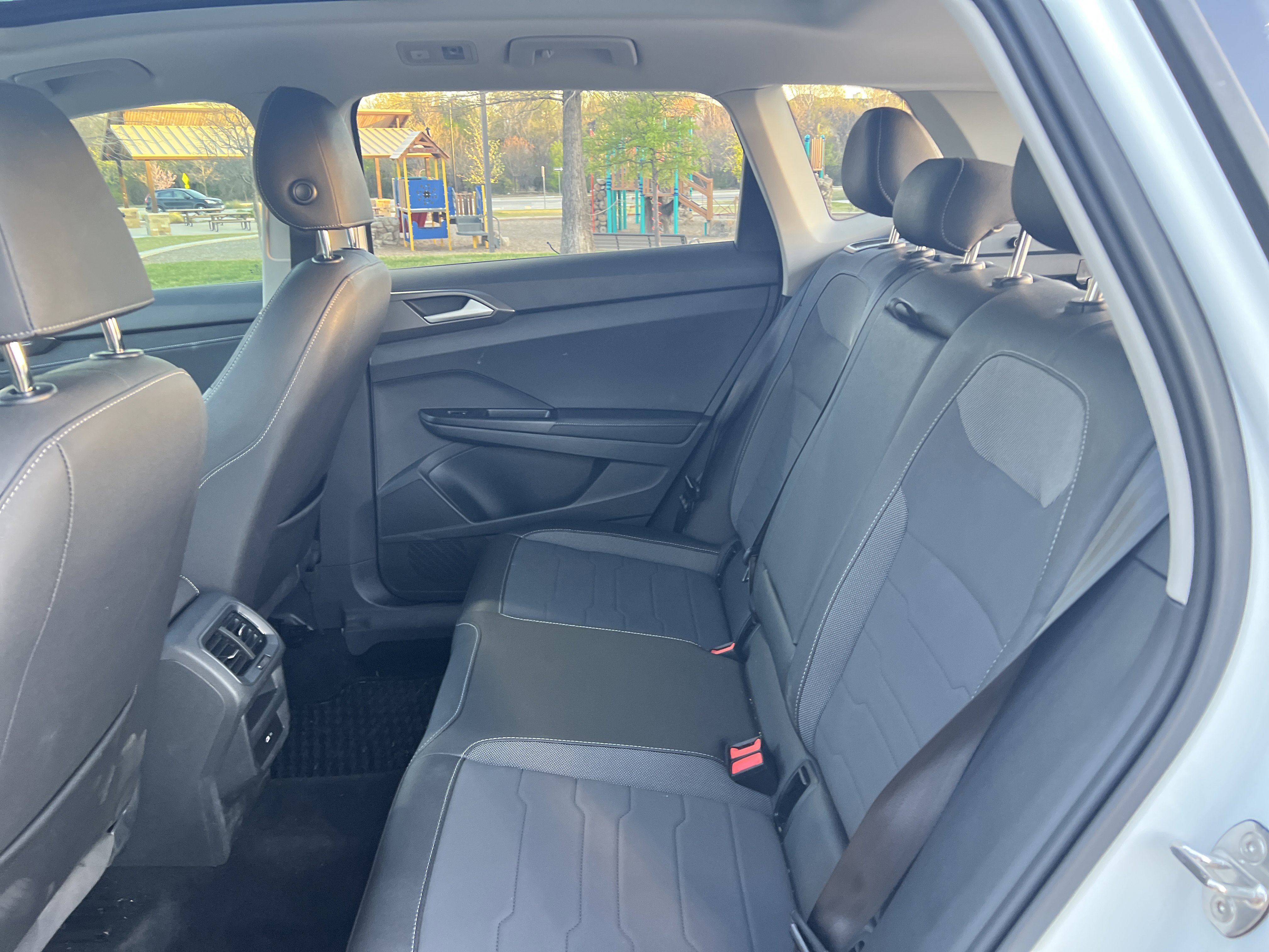 Used 2025 Volkswagen Taos SE image 30