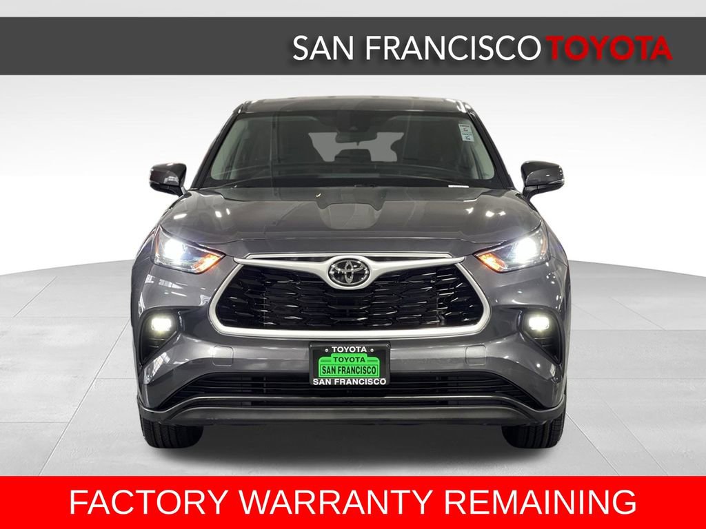 Used 2023 Toyota Highlander LE FWD image 5