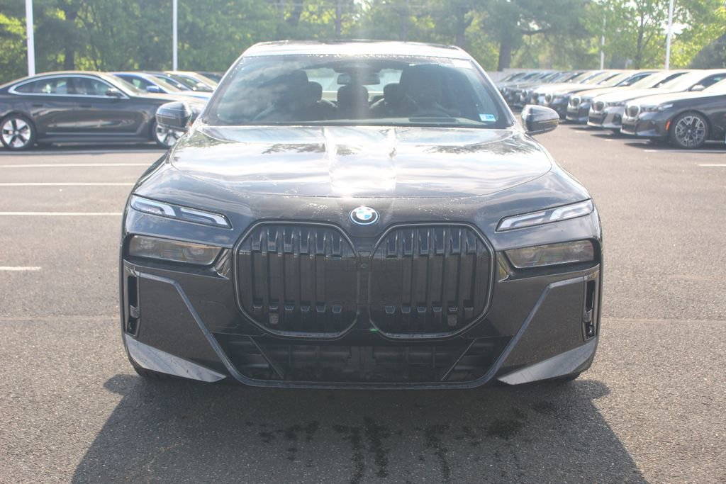 New 2026 BMW i7 xDrive60 w/ Premium Package AWD/4WD image 3