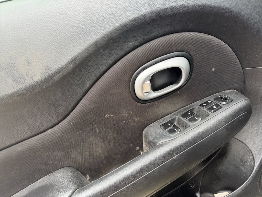 Used 2016 Kia Soul FWD image 19