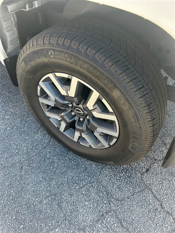 Used 2024 Nissan Frontier SL RWD image 6