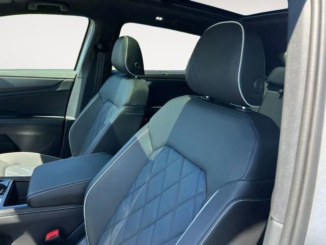 Used 2026 Volkswagen Atlas Cross Sport SEL Premium R-Line AWD/4WD image 11