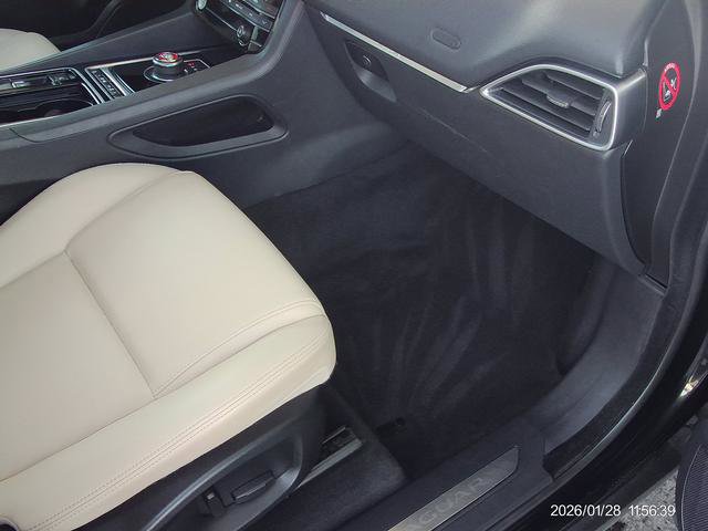 Used 2018 Jaguar F-PACE Premium AWD/4WD image 18