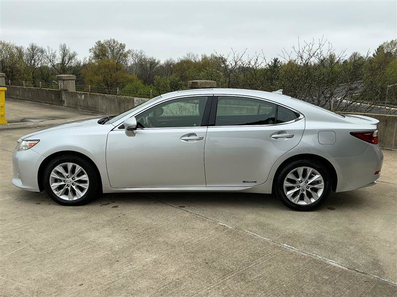 Used 2014 Lexus ES 300h w/ Luxury Package w/Bamboo Trim FWD image 3