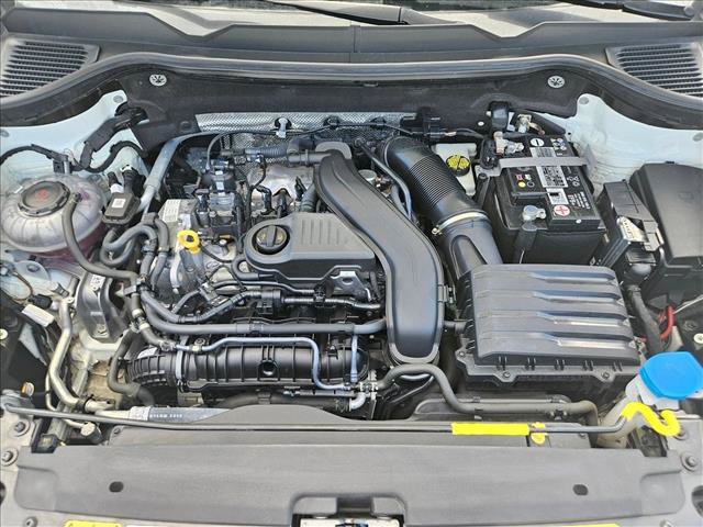 Used 2023 Volkswagen Taos SE w/ Panoramic Sunroof Package FWD image 23