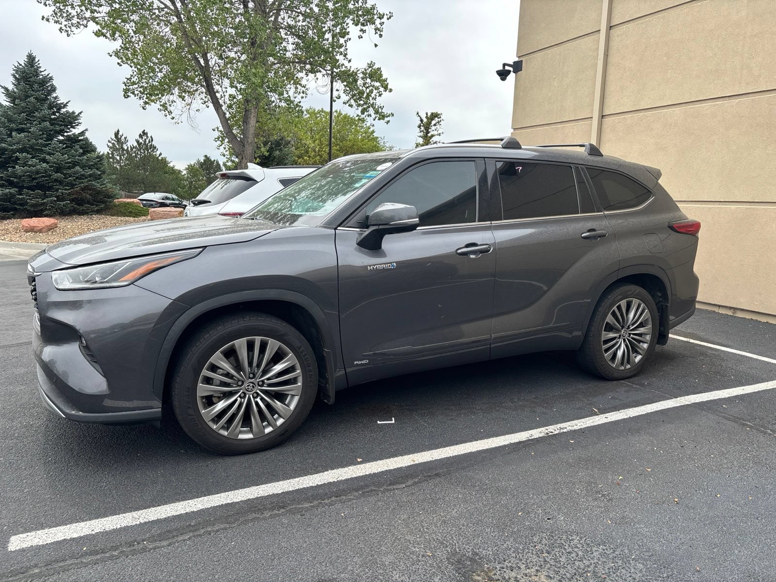 Used 2021 Toyota Highlander Platinum AWD/4WD image 2