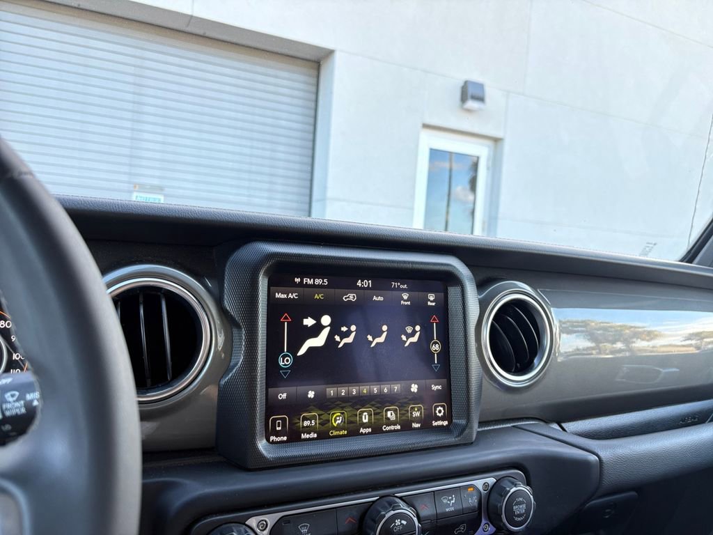 Used 2023 Jeep Wrangler Sahara image 25