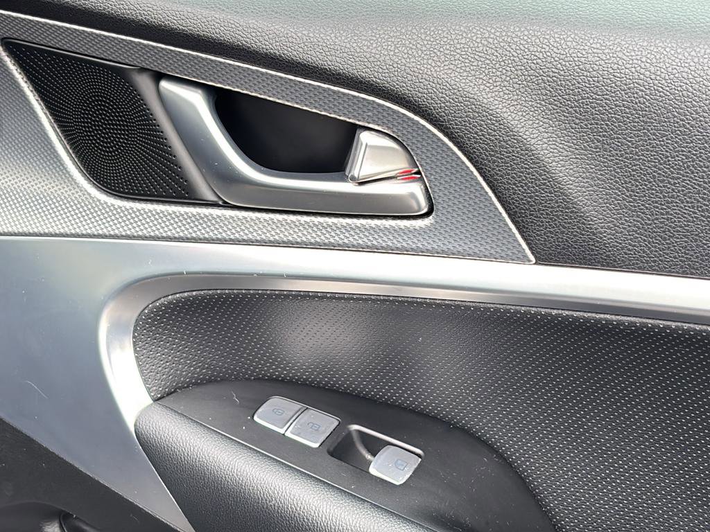 Used 2022 Genesis G70 3.3T image 37