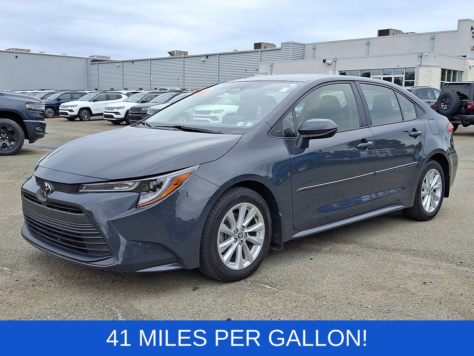 Used 2023 Toyota Corolla LE w/ LE Convenience Package FWD image 3