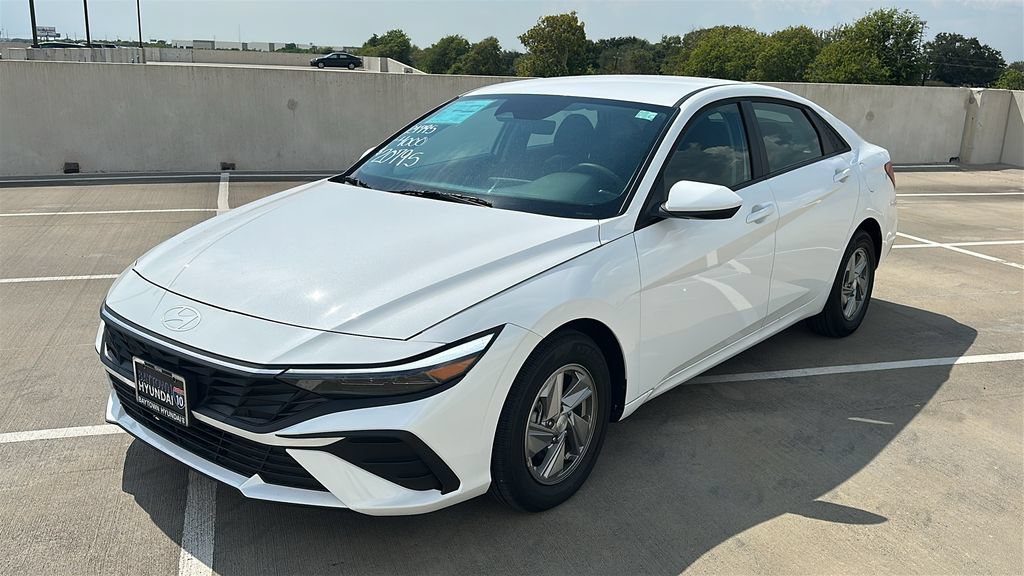 Used 2026 Hyundai Elantra SE FWD image 8